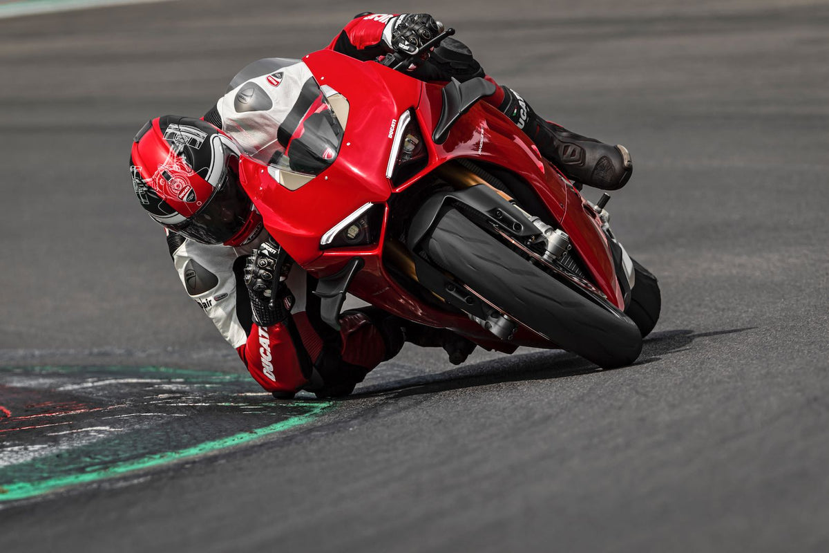 http://www.pitlanemoto.com/cdn/shop/collections/2020-ducati-panigale-v4-first-look-fast-facts-1_1200x1200.jpg?v=1641257219